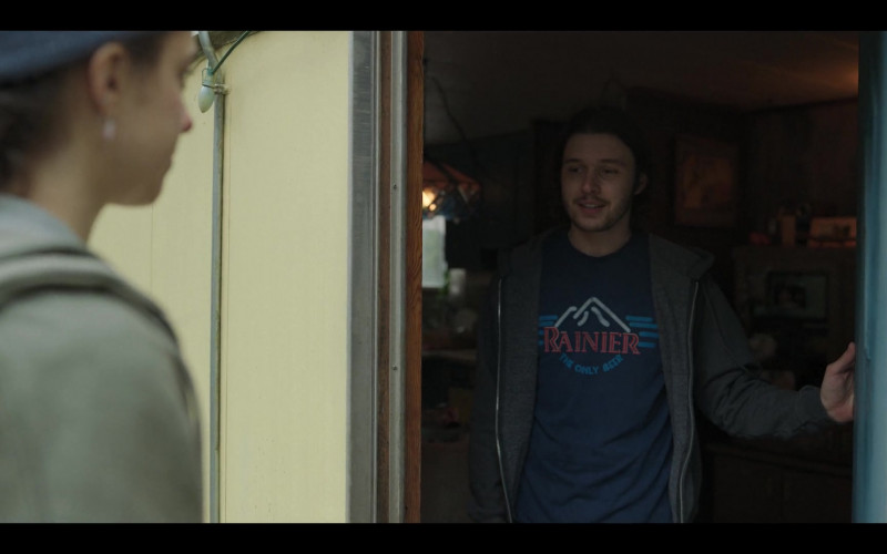 Rainier Beer T-Shirt of Nick Robinson as Sean in Maid S01E07 String Cheese (2021)