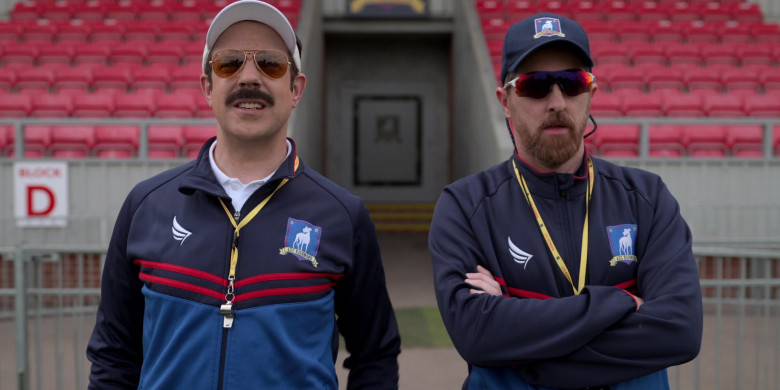 Ray-Ban Men's Sunglasses Worn by Jason Sudeikis as Ted Lasso in Ted Lasso S02E11 Midnight Train to Royston (1)