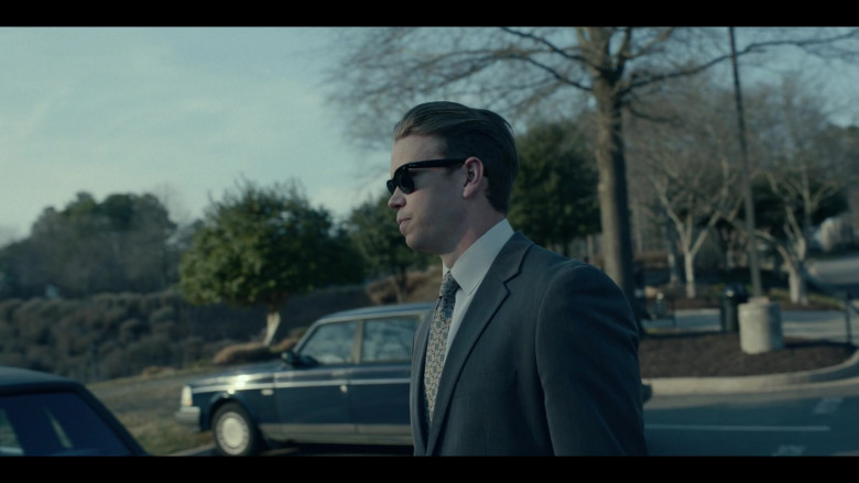 Ray-Ban Wayfarer Sunglasses of Will Poulter as Billy Cutler in Dopesick S01E03 The 5th Vital Sign (2021)