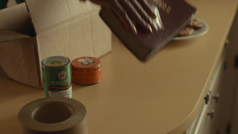 Royal Crown Shaving Powder and Murray’s Superior Hair Dressing Pomade in The Wonder Years S01E04 The Workplace (2021)