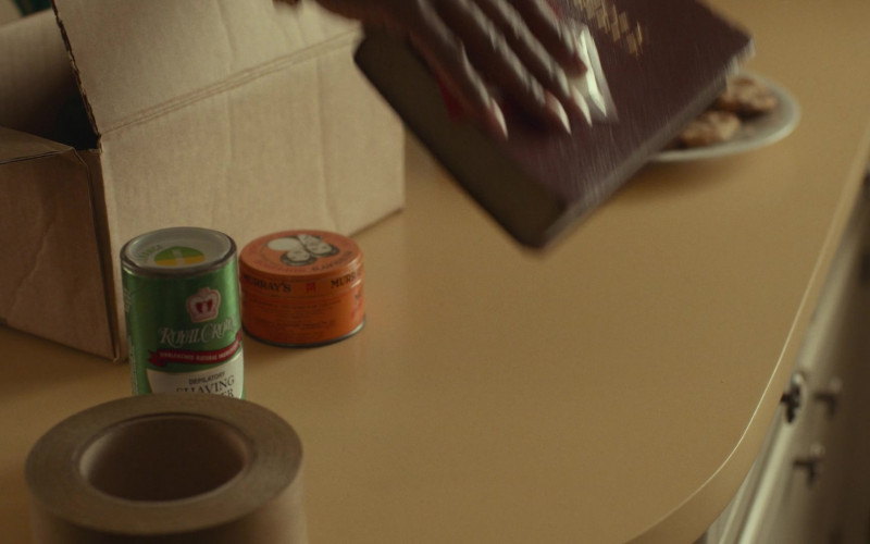 Royal Crown Shaving Powder and Murray's Superior Hair Dressing Pomade in The Wonder Years S01E04 "The Workplace" (2021)