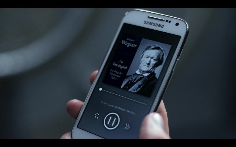 Samsung Galaxy Smartphone in Army of Thieves (2021)