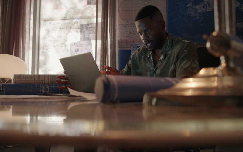 Samsung Laptop in Dynasty S04E22 Filled With Manipulations and Deceptions (2021)