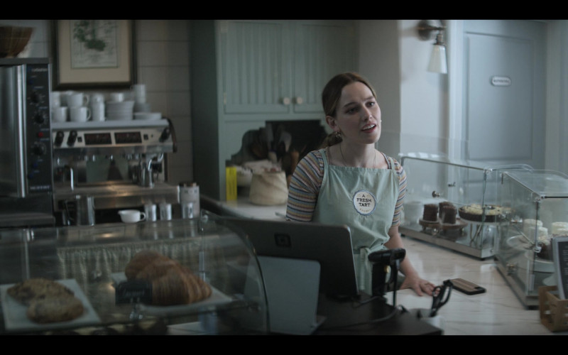 Square POS System Used by Used by Victoria Pedretti as Love Quinn in You S03E03 Missing White Woman Syndrome (2021)
