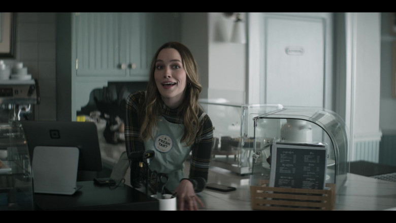 Square POS System Used by Victoria Pedretti as Love Quinn in You S03E04 Hands Across Madre Linda (2021)