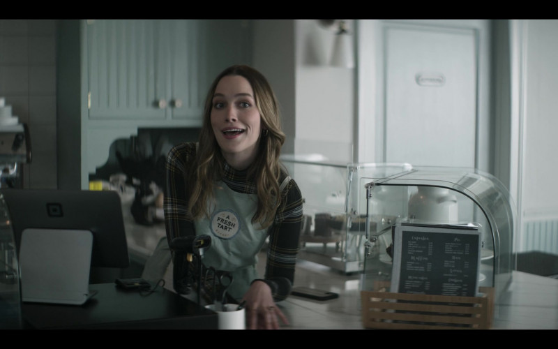 Square POS System Used by Victoria Pedretti as Love Quinn in You S03E04 Hands Across Madre Linda (2021)