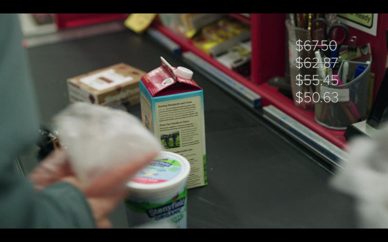 Stonyfield Organic Yogurt in Maid S01E04 Cashmere (2021)