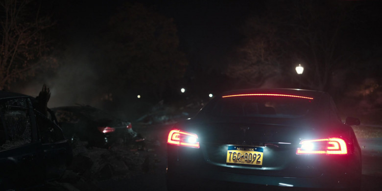 Tesla Model S Car in Invasion S01E02 TV Show (3)