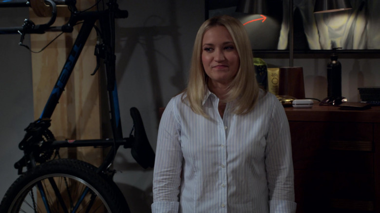 Trek Bicycle in Pretty Smart S01E05 Yikes! Grant asked Chelsea for a favor! (2021)