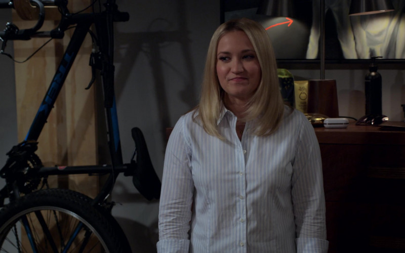 Trek Bicycle in Pretty Smart S01E05 Yikes! Grant asked Chelsea for a favor! (2021)