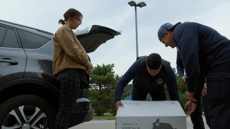 UPPAbaby MESA Infant Car Seat in Chicago Fire S10E05 Two Hundred (2)