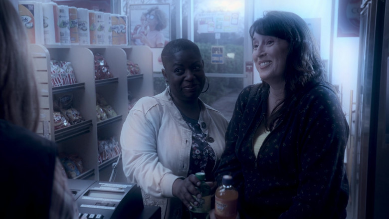 Zapp's, Fritos and Lay's Chips in Leverage Redemption S01E10 The Unwellness Job (2021)