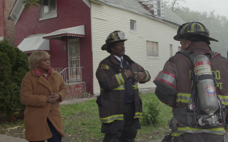 3M Scott SCBA in Chicago Fire S10E08 What Happened at Whiskey Point (1)