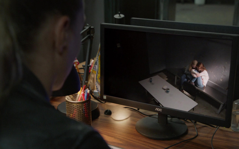 AOC Monitor in Chicago P.D. S09E08 S9E08 Fractures (2021)
