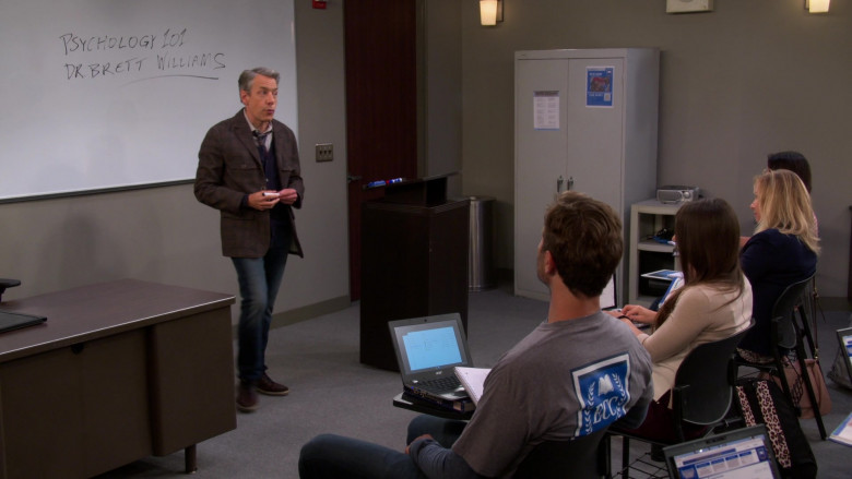 Acer Laptop in United States of Al S02E07 CollegePohantoon (2021)