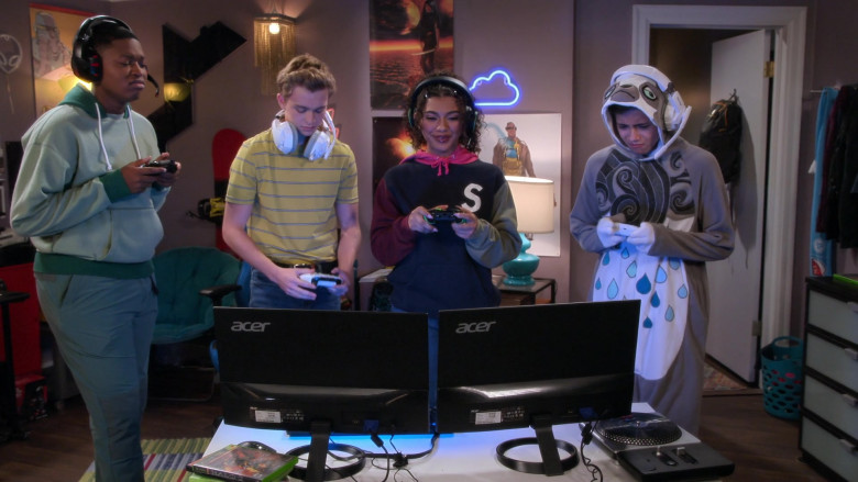 Acer Monitors Used by Brandon Severs as Terrell Smith, Gavin Lewis as Luke Burrows, Dior Goodjohn as Robyn Rook and Adrian Matthew Escalona as Miles Mendelson in Head of the Class TV Show 2021