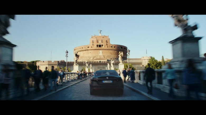 Alfa Romeo Giulia Cars in Red Notice 2021 Movie (1)