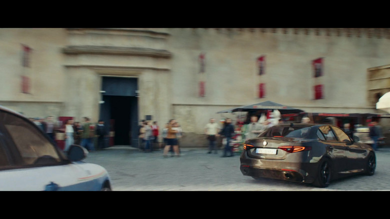Alfa Romeo Giulia Cars in Red Notice 2021 Movie (4)