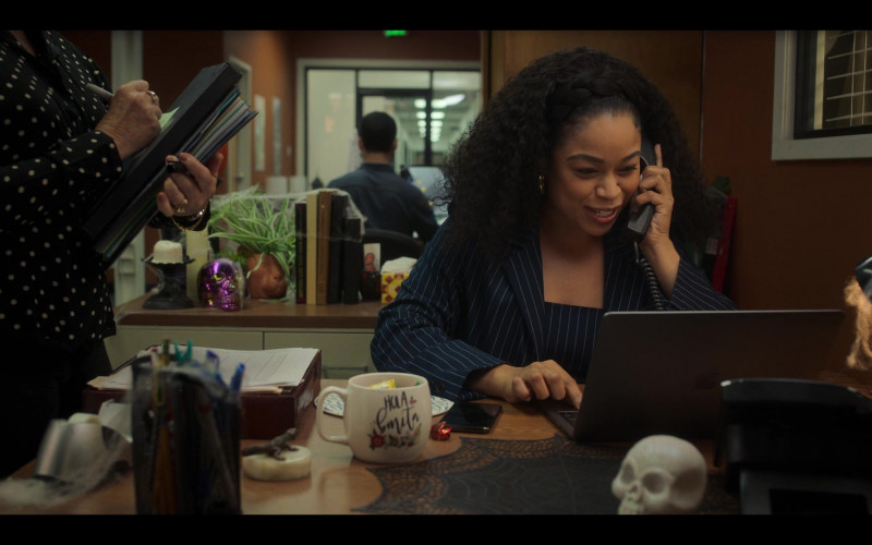 Apple MacBook Laptop Computer Used by Actress in Gentefied S02E05 Yessika's Day Off (2021)