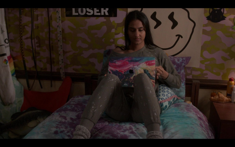 Apple MacBook Laptop Computer Used by Amrit Kaur as Bela in The Sex Lives of College Girls S01E05 That Comment Tho (2021)