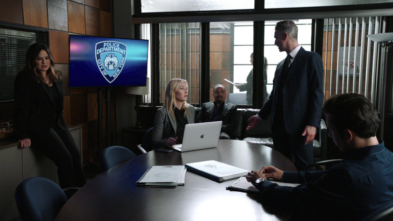 Apple MacBook Laptop Computer Used by Kelli Giddish as Amanda Rollins in Law & Order Special Victims Unit S23E08 Nightmares in Drill City (2021)