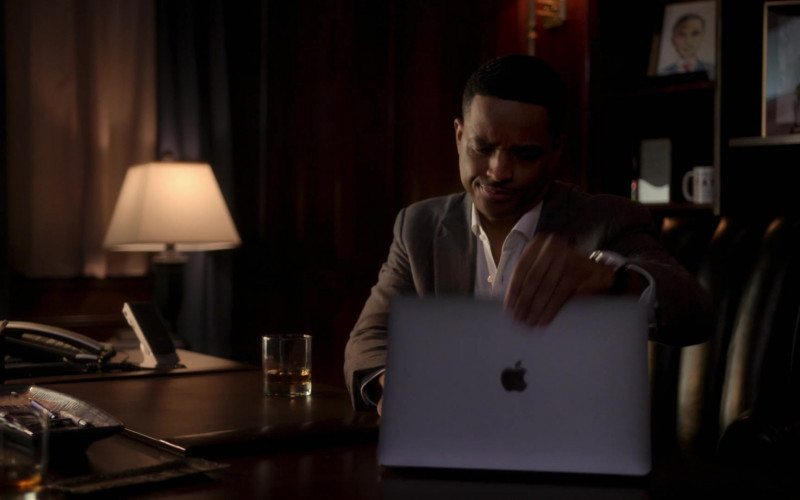 Apple MacBook Laptop in Power Book II Ghost S02E02 Selfless Acts (2021)