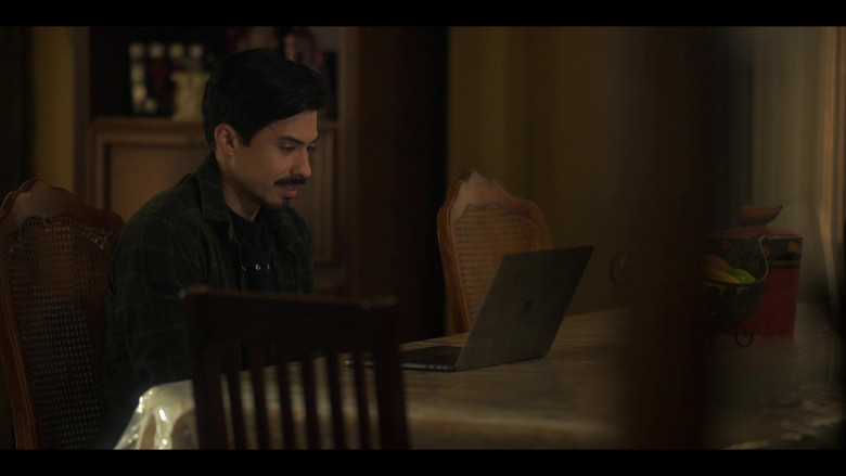 Apple MacBook Laptop of Carlos Santos as Chris Morales in Gentefied S02E07 No More Band-Aids (2021)
