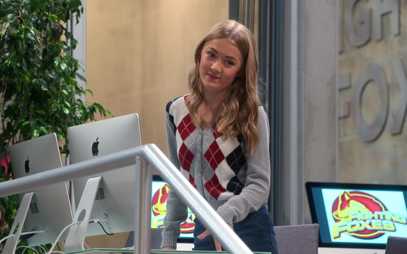 Apple iMac Computers Used by Katie Beth Hall as Sarah Watson in Head of the Class S01E02 Moms Be Momming (2021)