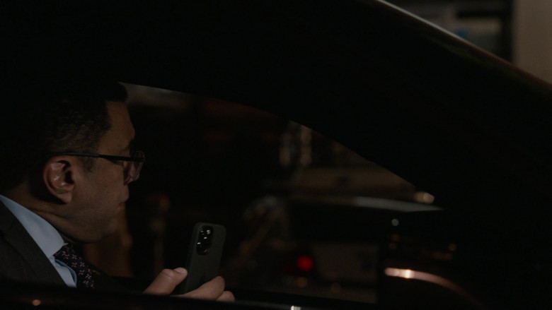 Apple iPhone Smartphone in The Blacklist S09E04 The Avenging Ange (2021)