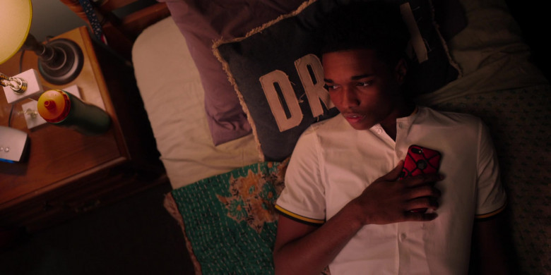 Apple iPhone Smartphone of Isaiah R. Hill as Jace Carson in Swagger S01E05 24-Hour Person (2021)