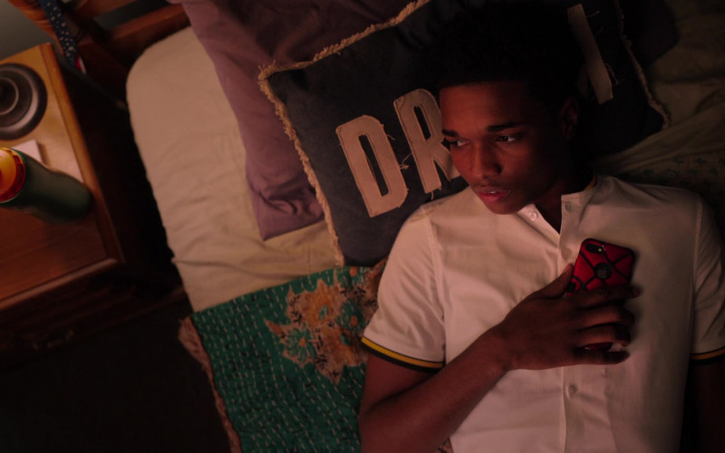 Apple iPhone Smartphone of Isaiah R. Hill as Jace Carson in Swagger S01E05 24-Hour Person (2021)