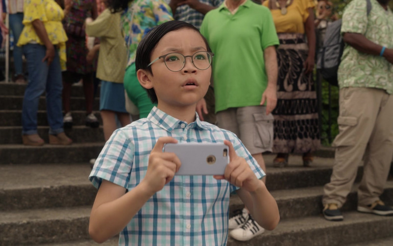 Apple iPhone Smartphone of Izaac Wang as Owen Yu in Clifford the Big Red Dog (2021)