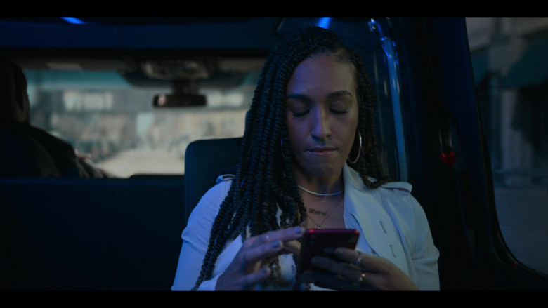 Apple iPhone Smartphone of Tawny Newsome as Billie in True Story S01E02 Chapter 2 Greek Takeout (2021)