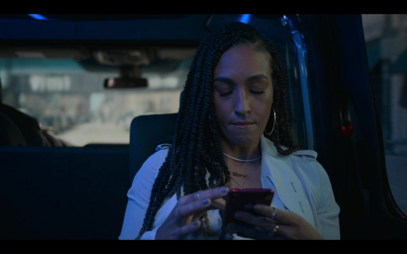 Apple iPhone Smartphone of Tawny Newsome as Billie in True Story S01E02 Chapter 2 Greek Takeout (2021)