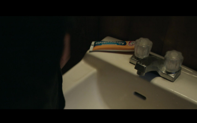 Arm & Hammer Advance White Extreme Whitening Toothpaste in Dexter New Blood S01E03 Smoke Signals (2021)