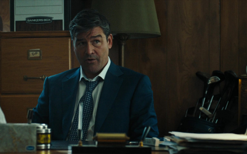Bankers Box of Kyle Chandler as Mitch McLusky in Mayor of Kingstown S01E01 "The Mayor of Kingstown" (2021)