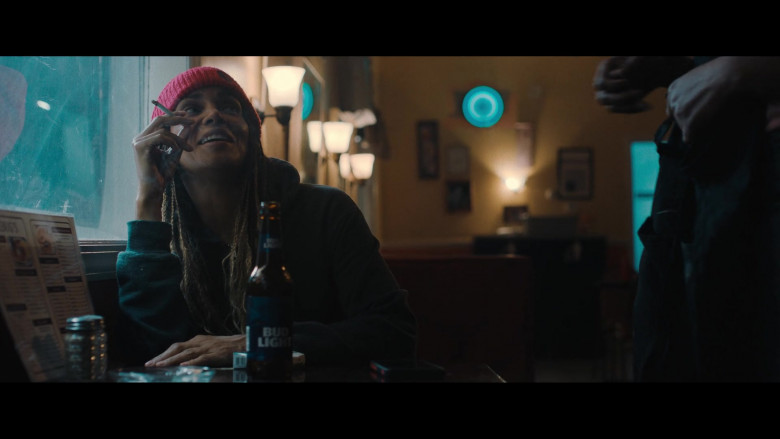 Bud Light Beer Enjoyed by Halle Berry as Jackie Justice in Bruised (2020)