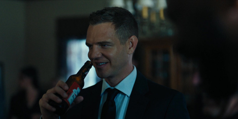 Budweiser Beer Enjoyed by Actor in Mayor of Kingstown S01E02 The End Begins (2021)