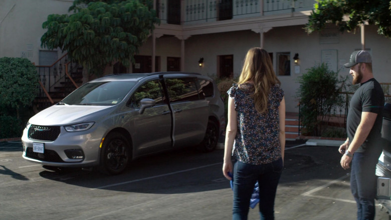 Chrysler Pacifica Car in SEAL Team S05E07 What's Past Is Prologue (1)