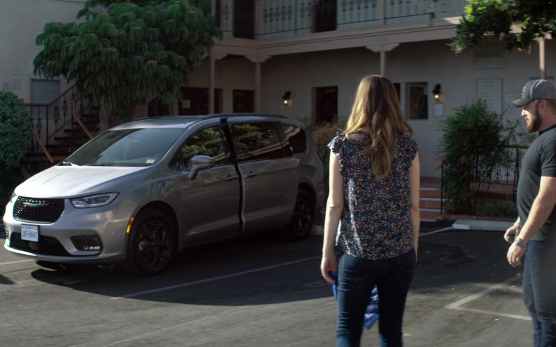 Chrysler Pacifica Car in SEAL Team S05E07 What's Past Is Prologue (1)