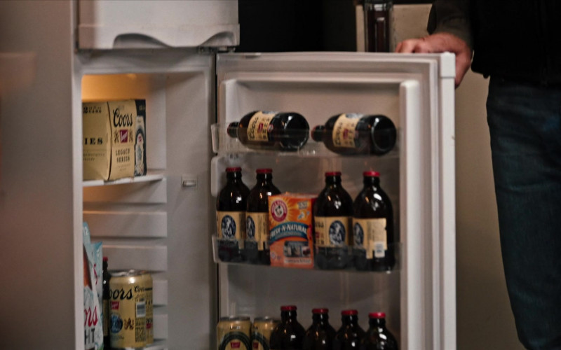 Coors Banquet Beer Pack, Bottles and Cans in Yellowstone S04E01 Half the Money (2021)