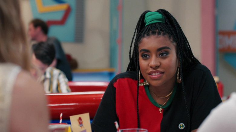 Cross Colours Crop Top of Alycia Pascual-Pena as Aisha Garcia in Saved by the Bell S02E03 1-900-Crushed (1)