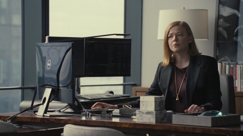 Dell Computer Monitor Used by Sarah Snook as Shiv Roy in Succession S03E04 Lion in the Meadow (2021)