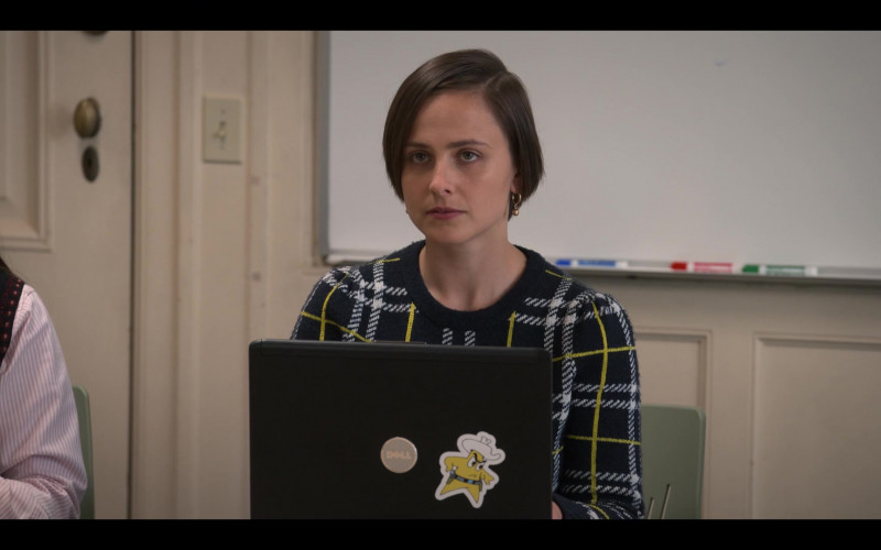 Dell Laptop of Pauline Chalamet as Kimberly in The Sex Lives of College Girls S01E02 Naked Party (2021)