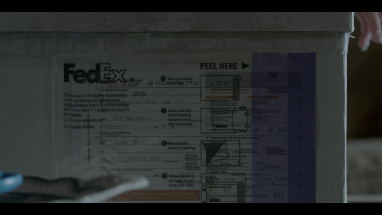 FedEx Box Held by Sarah Paulson as Linda Tripp in American Crime Story S03E09 The Grand Jury (1)