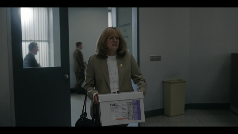 FedEx Box Held by Sarah Paulson as Linda Tripp in American Crime Story S03E09 The Grand Jury (2)