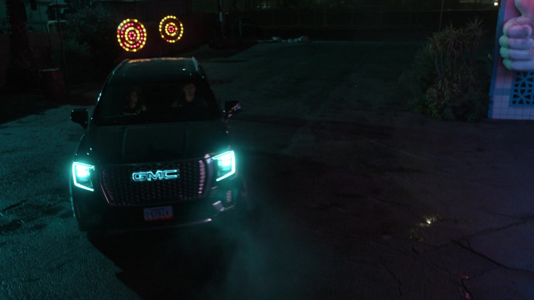 GMC Yukon Car in CSI Vegas S01E06 Funhouse (2021)