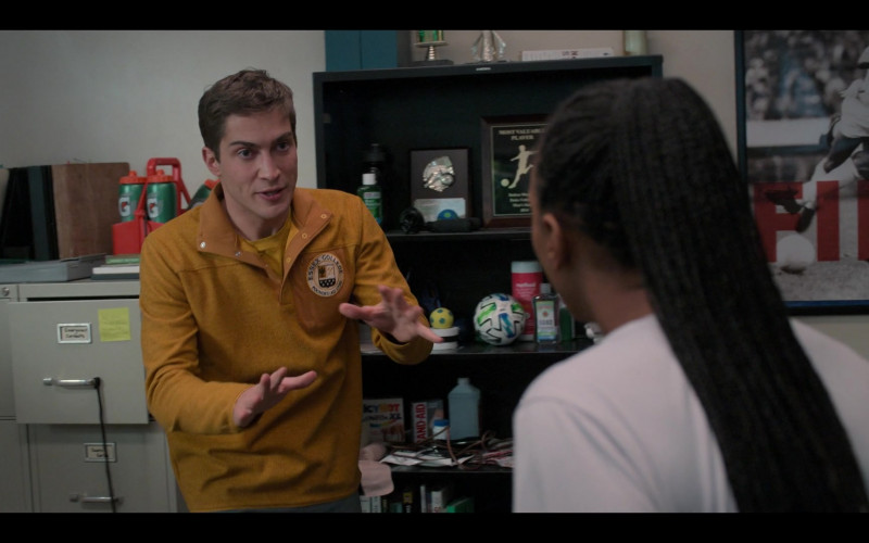 Gatorade Bottles in The Sex Lives of College Girls S01E02 Naked Party (2021)