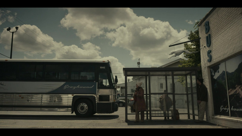 Greyhound Bus in American Rust S01E09 (1)
