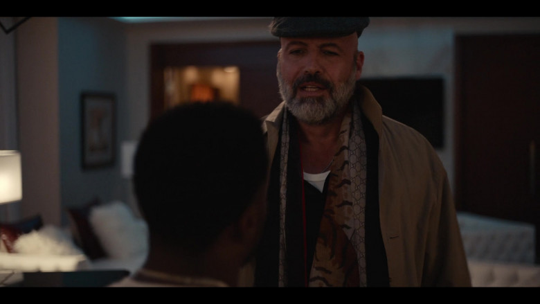 Gucci Men’s Scarf of Billy Zane as Ari in True Story S01E01 Chapter 1 The King of Comedy (2021)